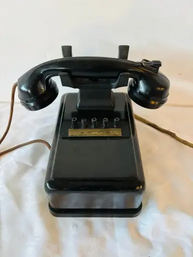 Rare antique 1940’s Siemens brothers London metal & bakelite telephone. Made in England. 24cm